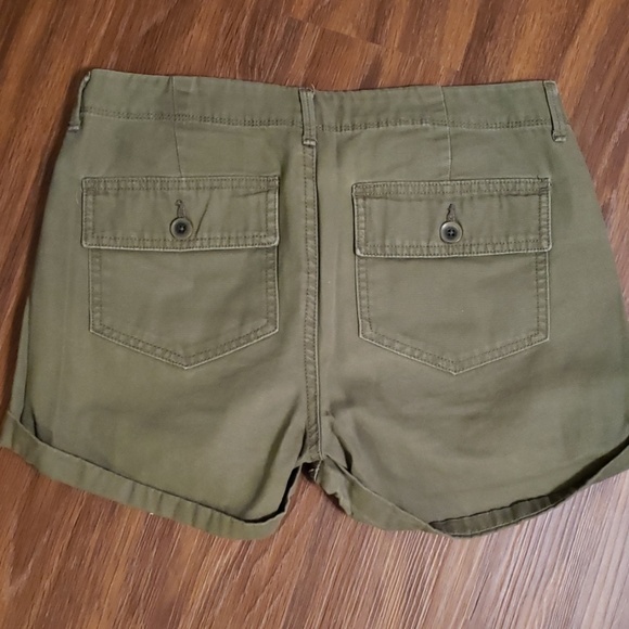 Shorts - Picture 2 of 3